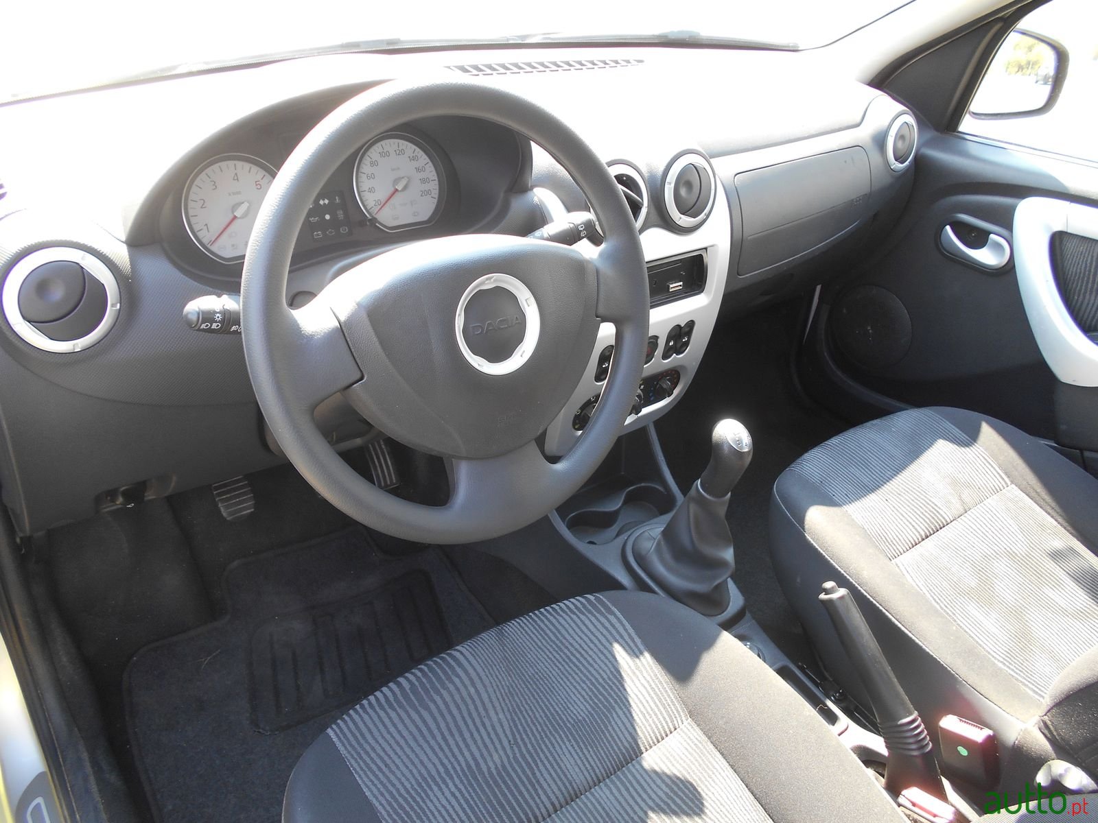 2010' Dacia Logan 1.5 DCI 7 Seater photo #4