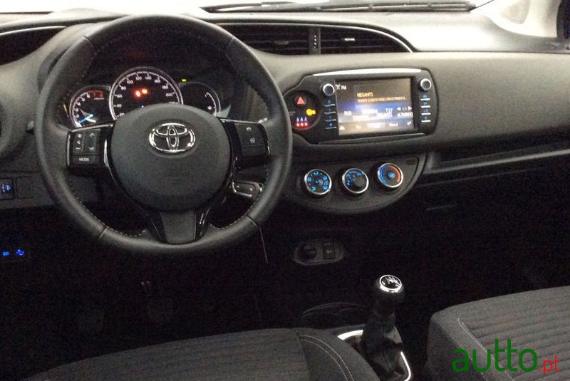 2020' Toyota Yaris photo #4