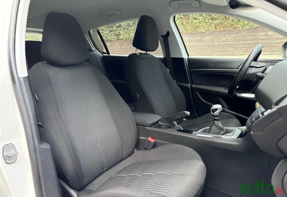 2016' Peugeot 308 photo #5