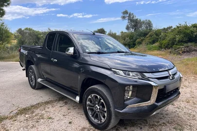 2021' Mitsubishi L200