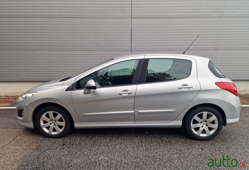 2011' Peugeot 308 photo #5