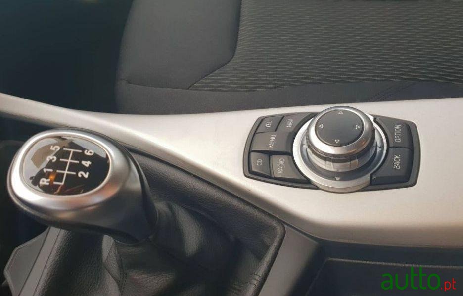 2011' BMW 118 D photo #3