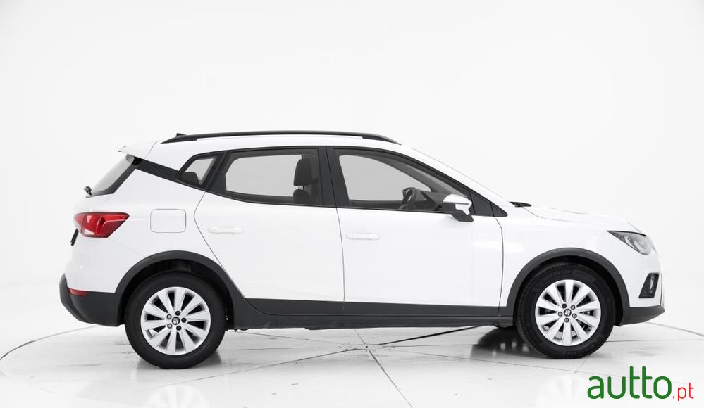 2019' SEAT Arona 1.6 Tdi Style photo #2