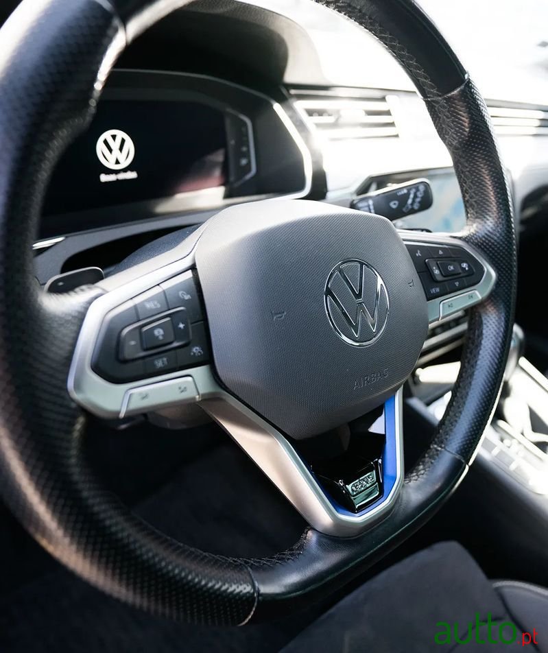 2021' Volkswagen Passat Variant photo #3