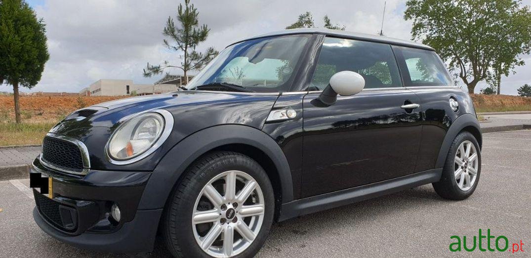 2011' MINI Cooper S photo #2