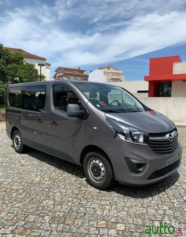 2015' Opel Vivaro photo #1