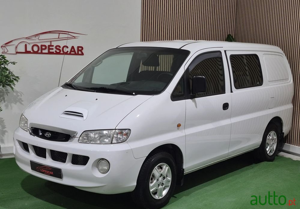 2002' Hyundai H-1 photo #1