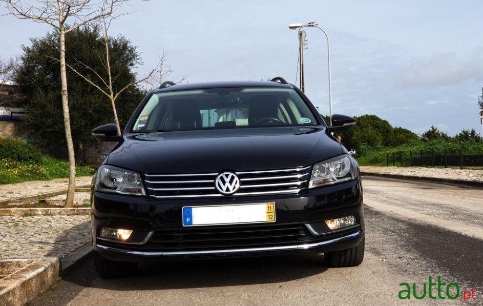 2011' Volkswagen Passat Variant photo #1