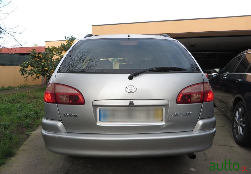 2002' Toyota Avensis Sw photo #6