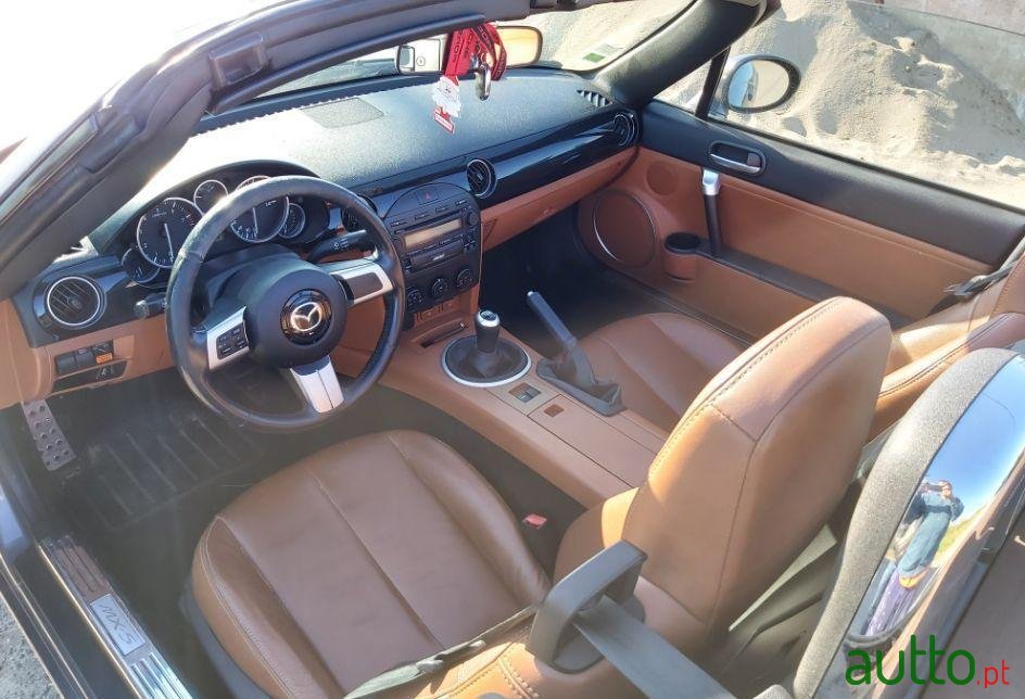 2006' Mazda MX-5 Cabrio photo #1