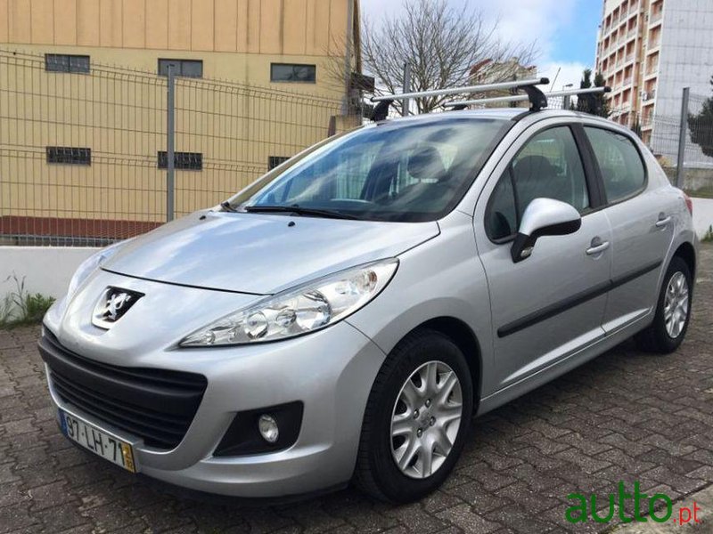 2011' Peugeot 207 1.4 16V Active photo #1