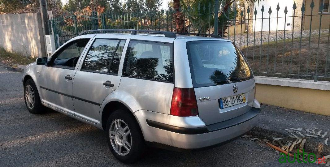 2001' Volkswagen Golf photo #2