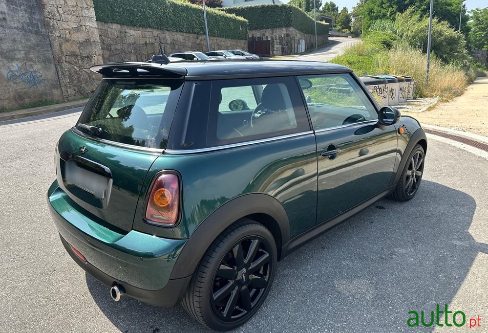 2010' MINI Cooper D 3 Portas photo #2