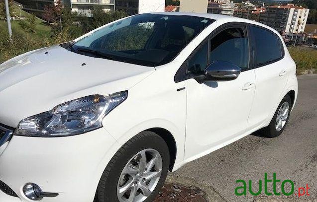 2014' Peugeot 208 Style photo #3