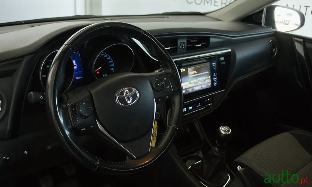 2017' Toyota Auris Touring Sports photo #5