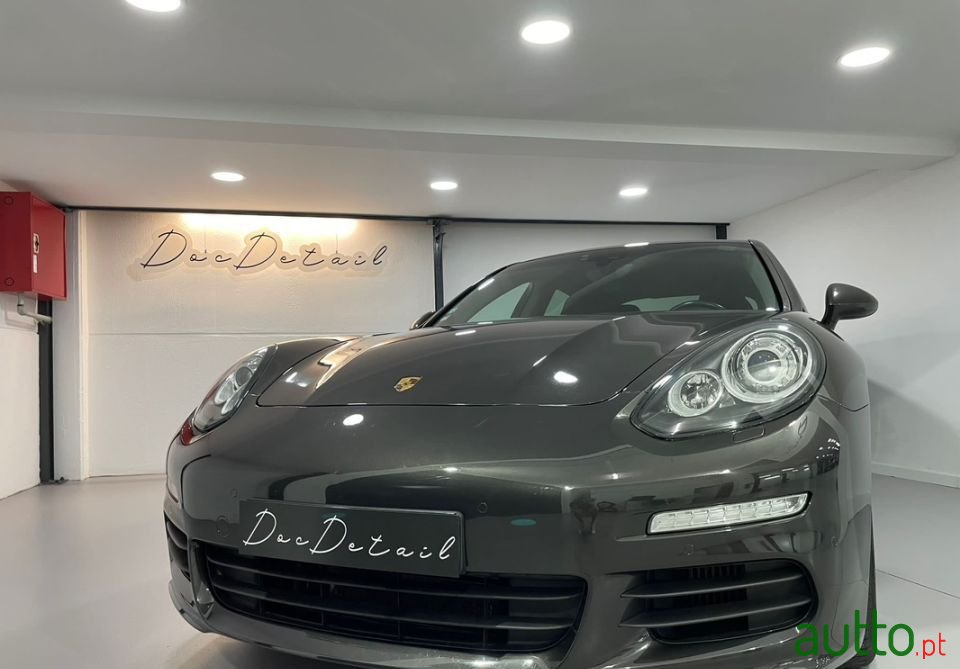 2015' Porsche Panamera 3.0-D photo #1