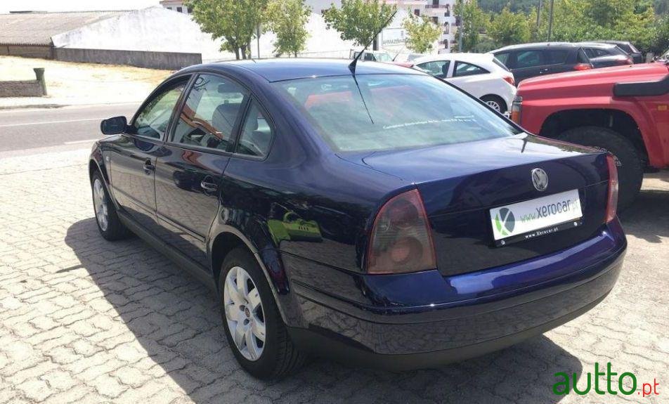 2003' Volkswagen Passat photo #1