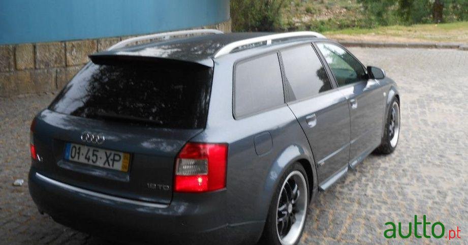 2004' Audi A4 Avant photo #1