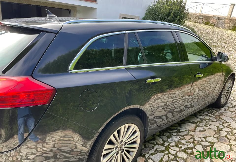 2012' Opel Insignia Sports Tourer photo #3