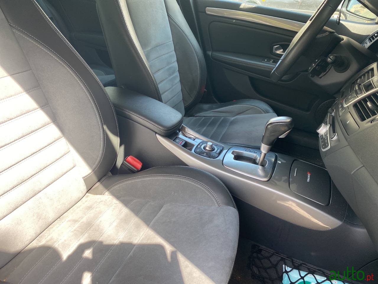 2012' Renault Laguna photo #4