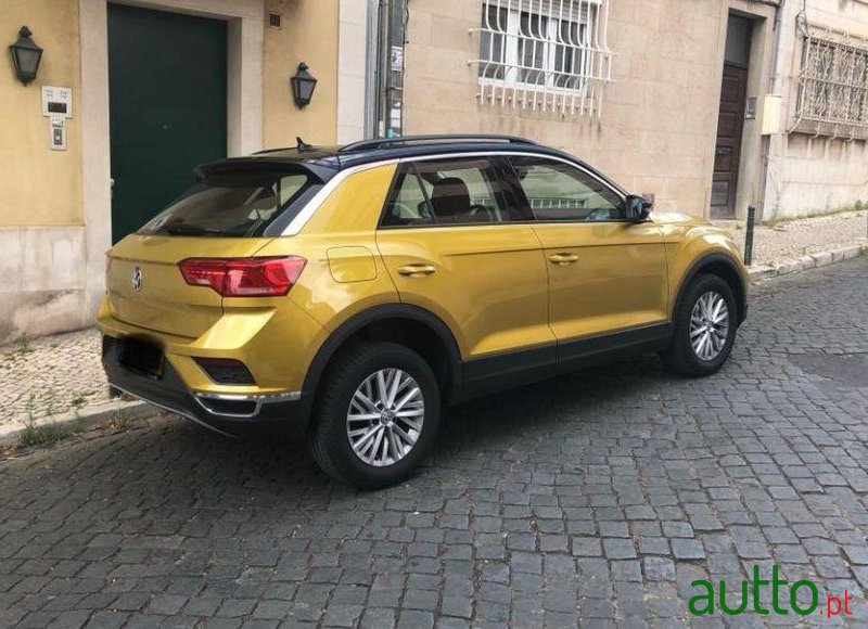 2017' Volkswagen T-Roc photo #3