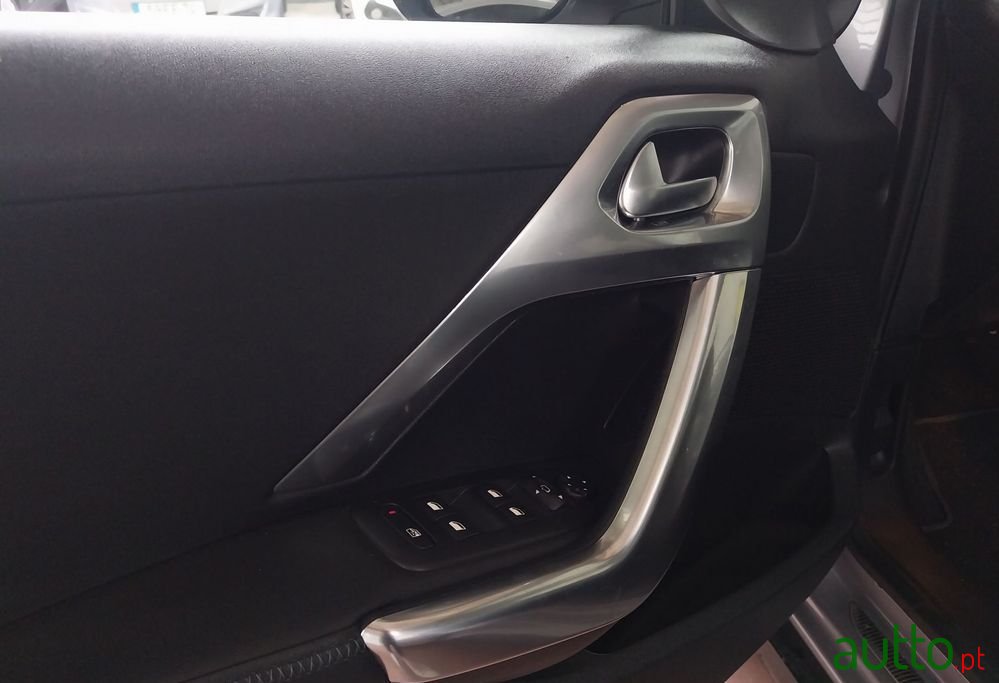 2018' Peugeot 2008 photo #3