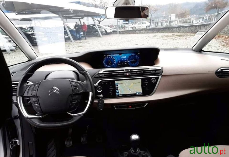 2013' Citroen C4 Picasso photo #5