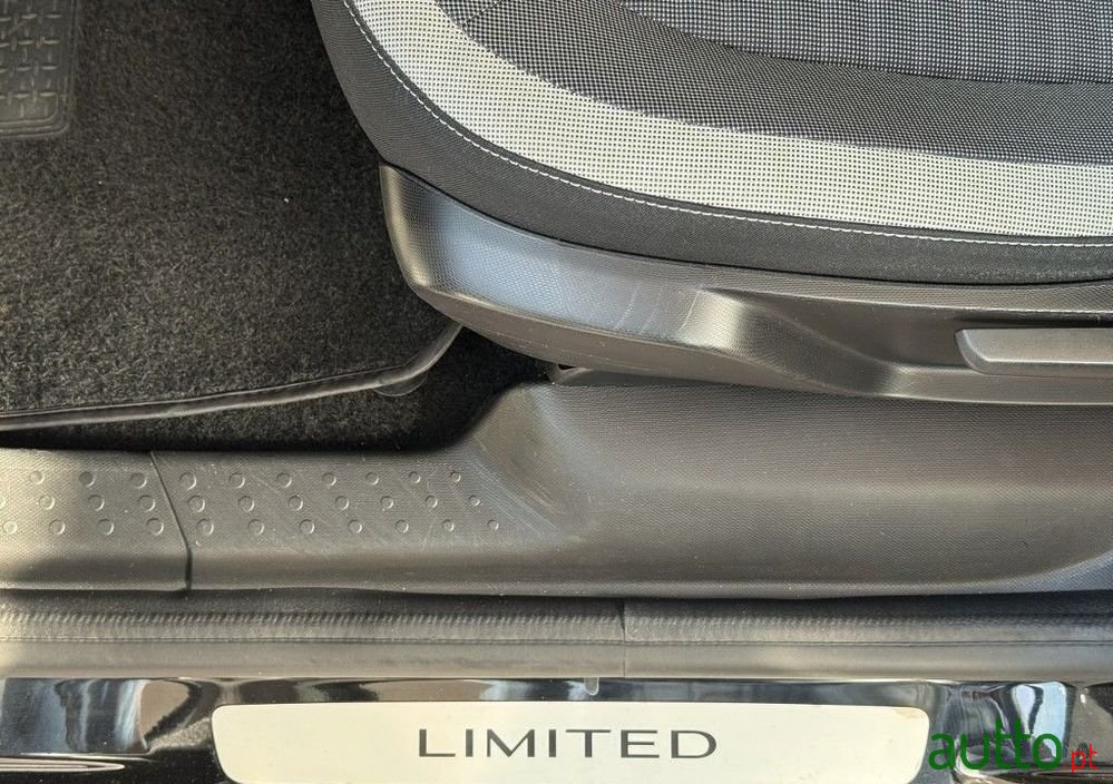 2019' Renault Twingo 1.0 Sce Limited Edc photo #6