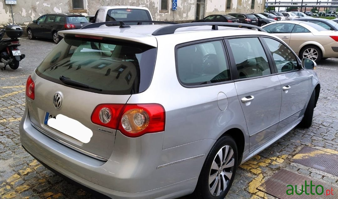 2010' Volkswagen Passat photo #3