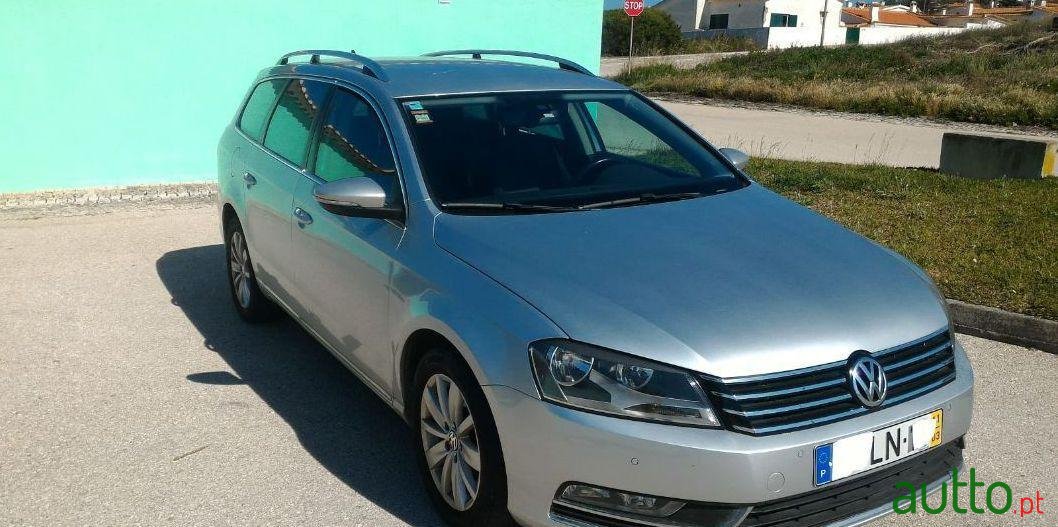 2011' Volkswagen Passat Variant photo #2