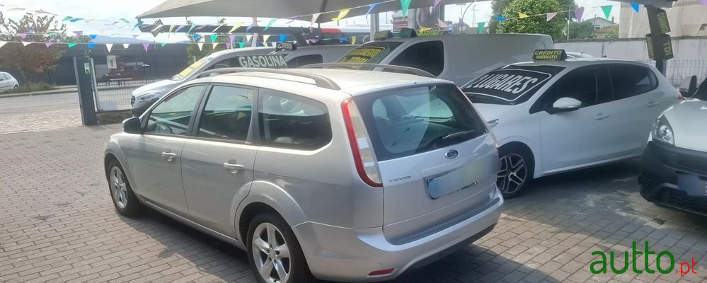 2010' Ford Focus Sw photo #3
