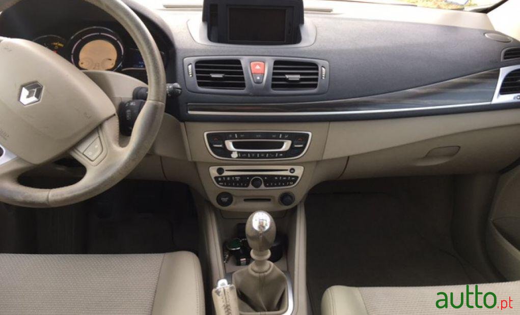 2010' Renault Megane 1.5 dCi Luxe photo #1