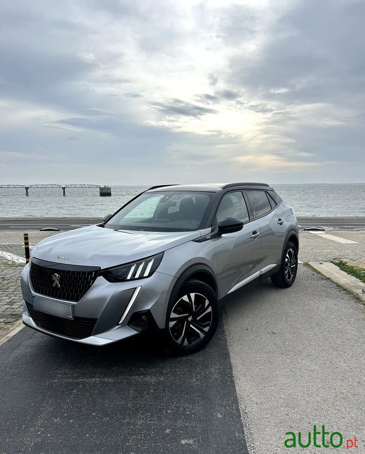 2021' Peugeot 2008 1.5 Bluehdi Gt photo #2
