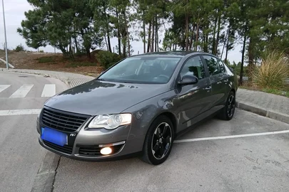 2005' Volkswagen Passat