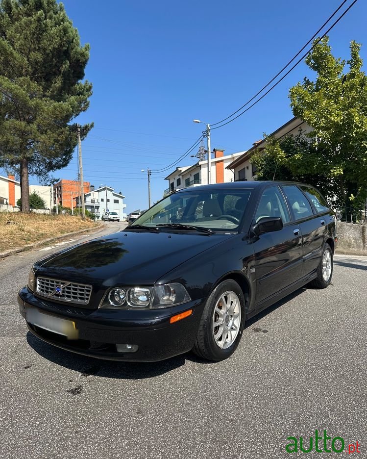 2003' Volvo V40 Cross Country photo #1