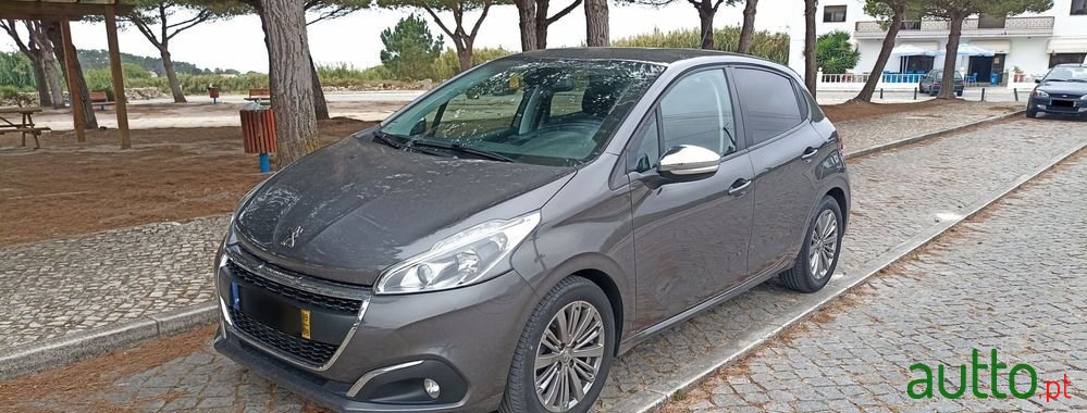 2019' Peugeot 208 photo #1