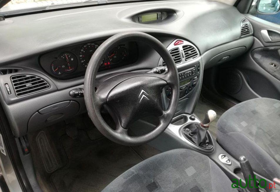 2002' Citroen C5 Tourer photo #4