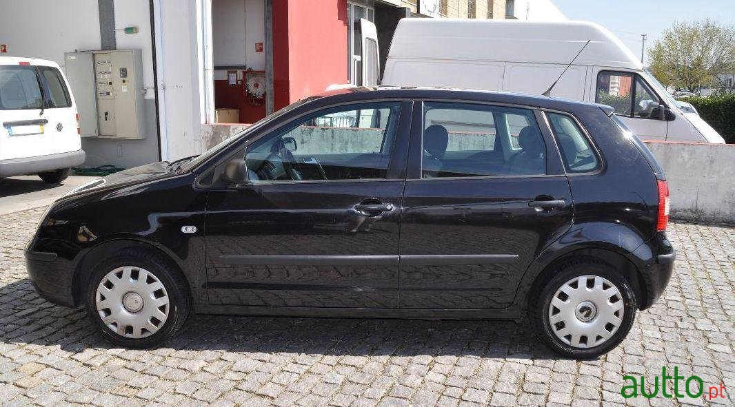 2002' Volkswagen Polo photo #2
