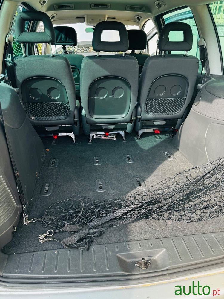 2009' Volkswagen Sharan photo #6