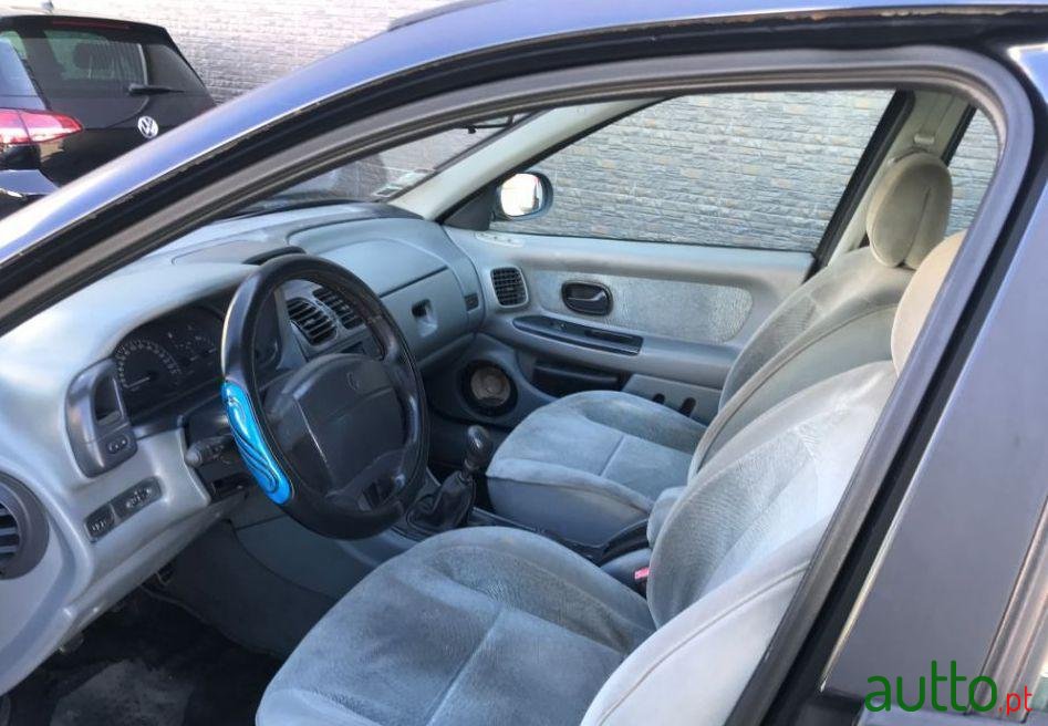1999' Renault Laguna Break photo #1
