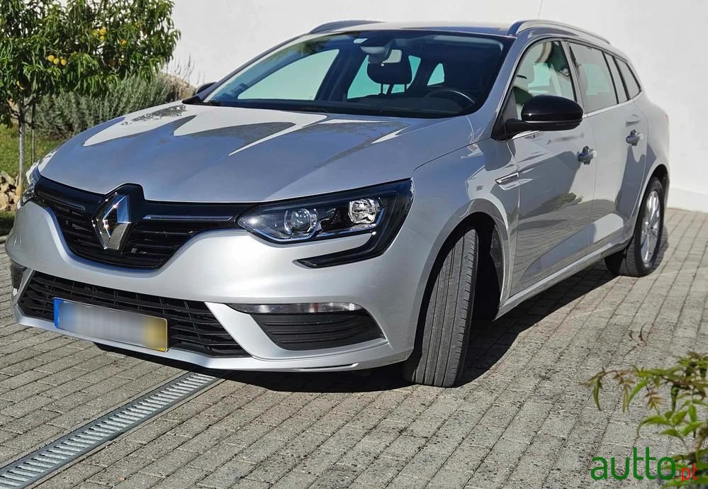 2019' Renault Megane Sport Tourer photo #2