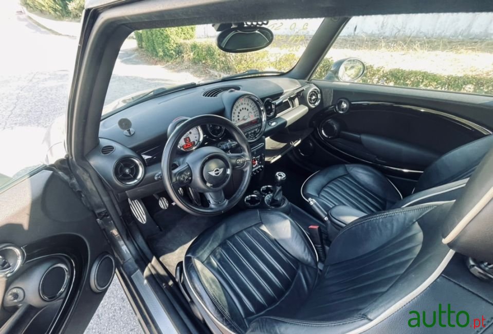 2012' MINI Cooper photo #5