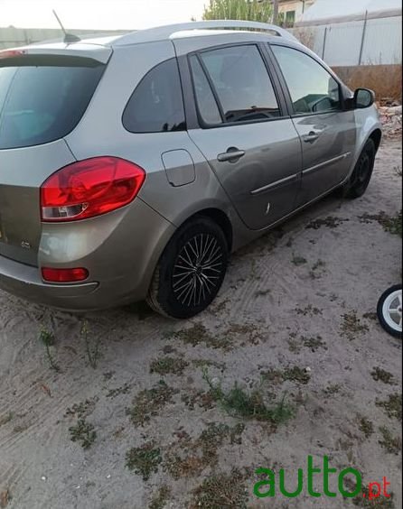 2012' Renault Clio Sport Tourer photo #2