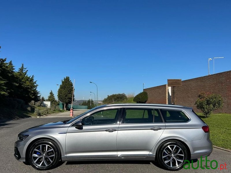 2019' Volkswagen Passat Variant photo #3