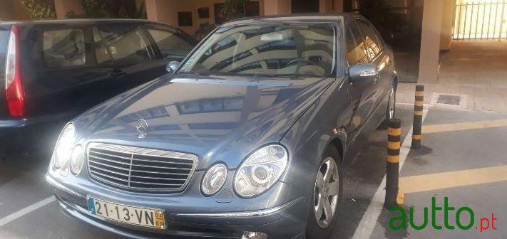 2003' Mercedes-Benz E-220 photo #2