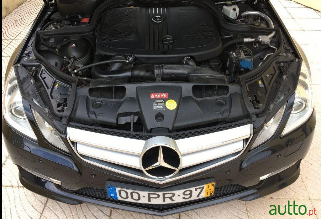 2011' Mercedes-Benz E 220 Cdi photo #1