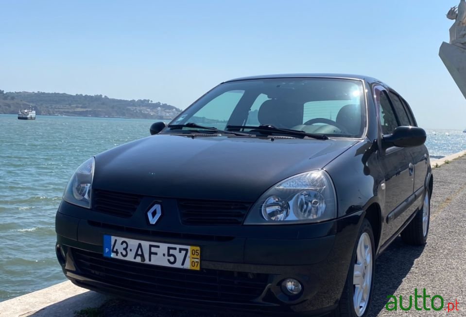 2005' Renault Clio photo #1