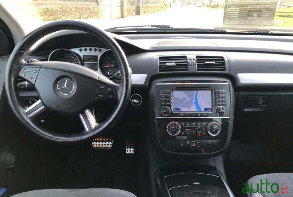 2006' Mercedes-Benz R-320 photo #1