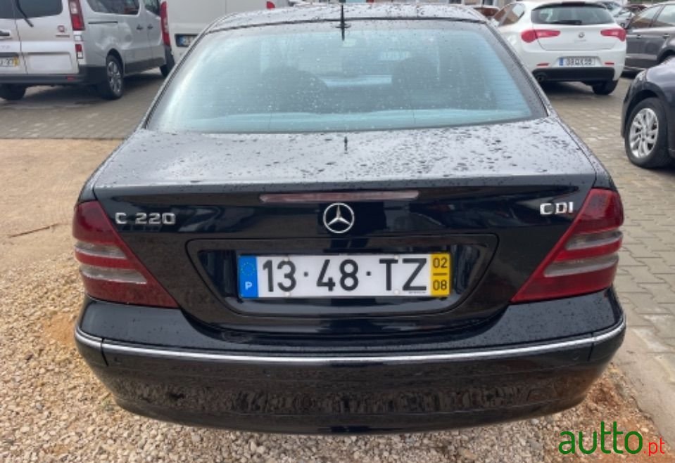 2002' Mercedes-Benz E-220 photo #4