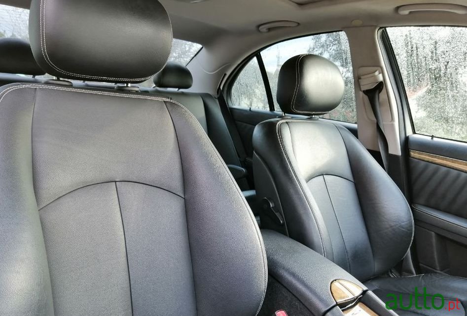 2008' Mercedes-Benz E-220 photo #1